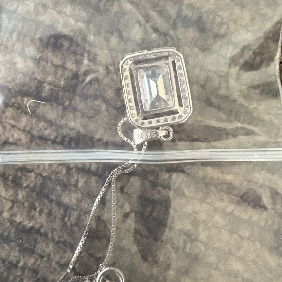 ✨ 3ct Emerald Cut Moissanite Pendant Necklace Sterling Silver | GRA Certified - Picture 3 of 5